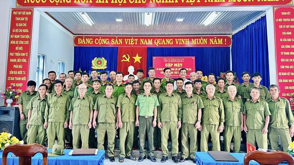 CÔNG AN PHƯỜNG ĐĂK BLA TỔ CHỨC GẶP MẶT VÀ GIAO NHIỆM VỤ CHO LỰC LƯỢNG AN NINH, TRẬT TỰ Ở CƠ SỞ