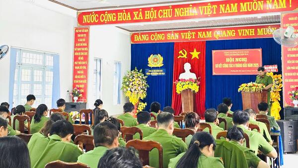 CÔNG AN PHƯỜNG ĐĂK BLA TỔ CHỨC HỘI NGHỊ SƠ KẾT CÔNG TÁC CÔNG AN 06 THÁNG ĐẦU NĂM 2025