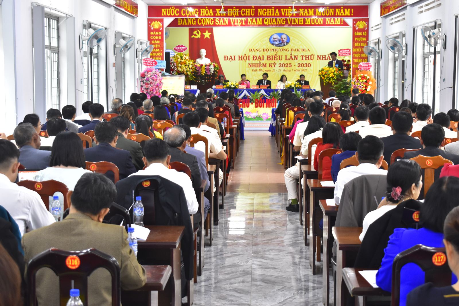 Tổng quan khung cảnh Đại hội