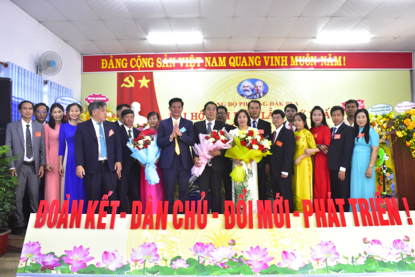 Ban chấp hành Đảng bộ phường Đăk Bla ra mắt và nhận nhiệm vụ